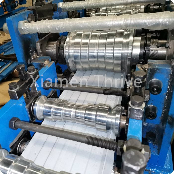 PPGI Steel Picket Fence Roll Forming Machine With Flying Cutter